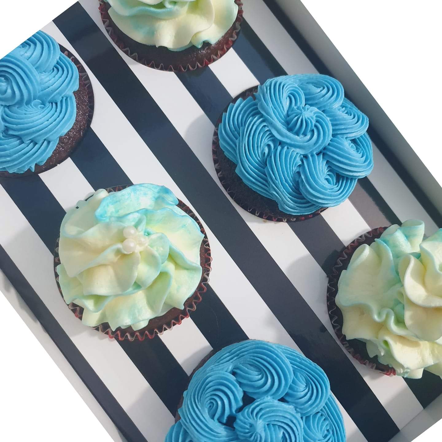 Cupcakes with beautiful buttercream frosting 